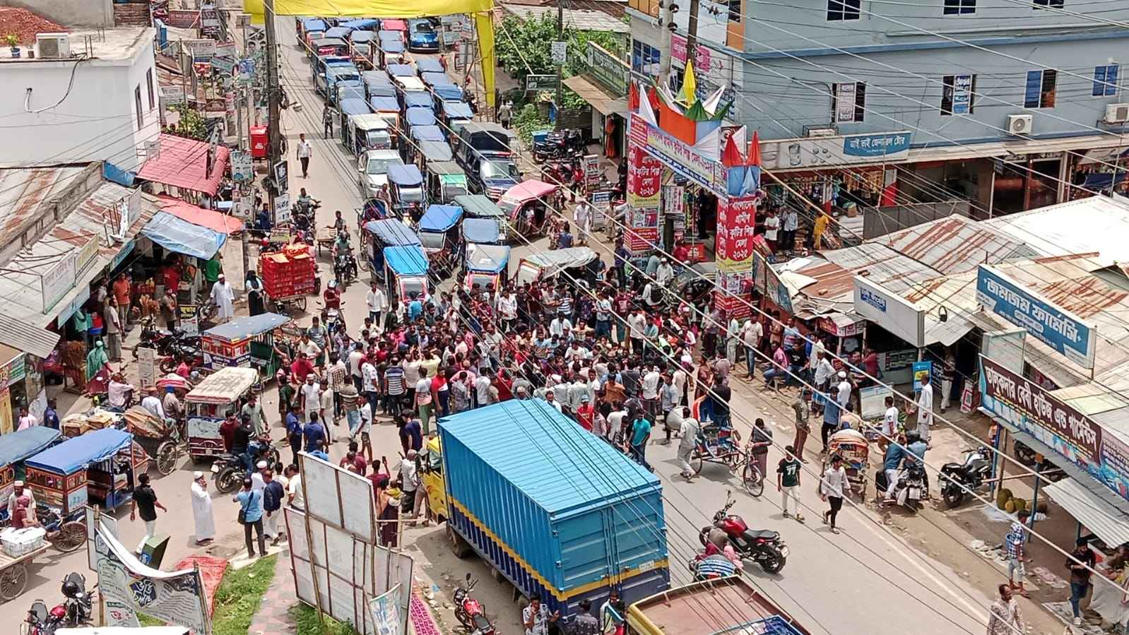 কমিটি বাতিলের দাবিতে ছাত্রদলের সড়ক অবরোধ, তারেক রহমানকে খোলা চিঠি