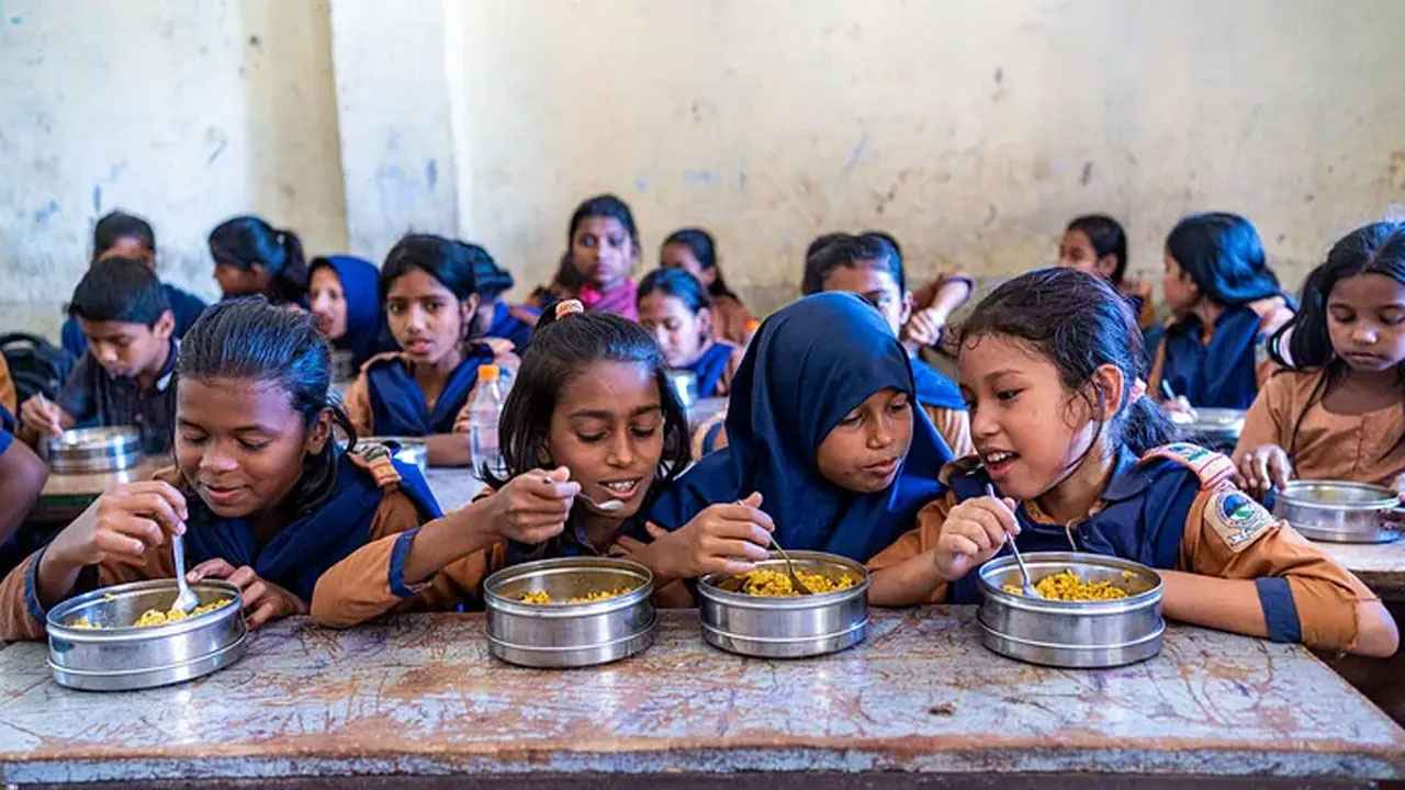 প্রাথমিকে চালু হচ্ছে ‘ফিডিং কর্মসূচি’