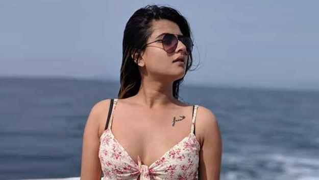 ছেঁড়া পোশাকে ভ্লগ ভিডিও, কটাক্ষের শিকার অভিনেত্রী