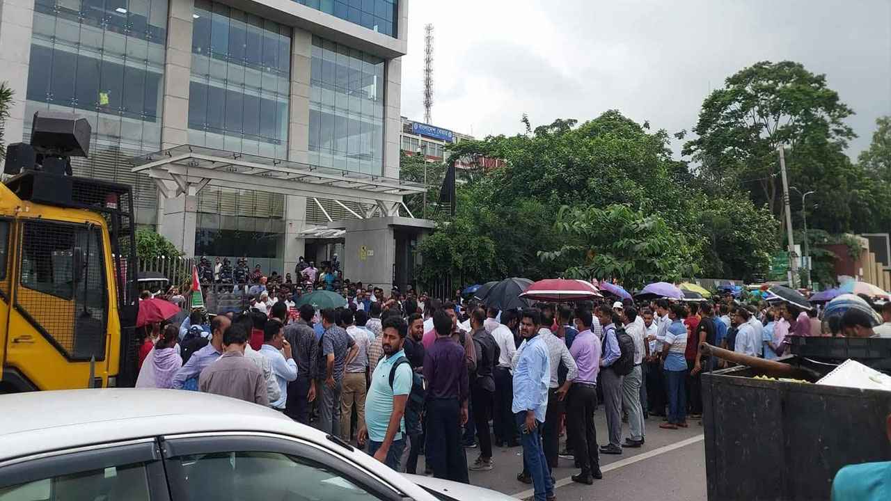 এনবিআরে অচলাবস্থা, চলছে মার্চ ও কমপ্লিট শাটডাউন কর্মসূচি