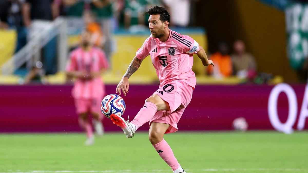 ‘পিএসজির বিপক্ষে মেসি যেন একটু রাগ নিয়ে খেলে’