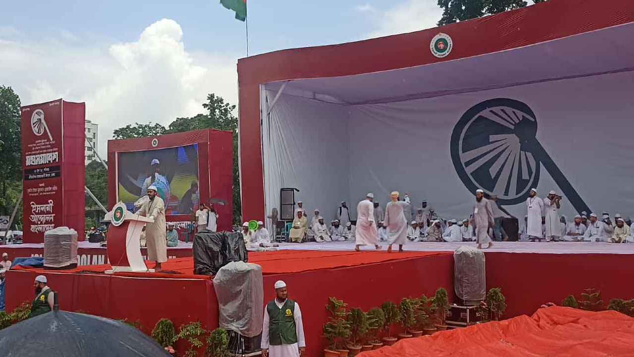 ‘এক দল খেয়ে গেছে আরেক দল খাওয়ার জন্য মুখিয়ে আছে’