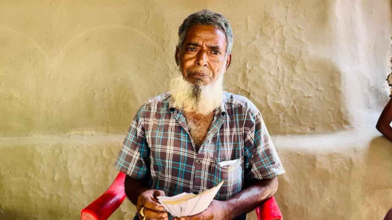 গরু বিক্রির সব টাকা জাল পাওয়া সেই বৃদ্ধ পেলেন আর্থিক সহযোগিতা