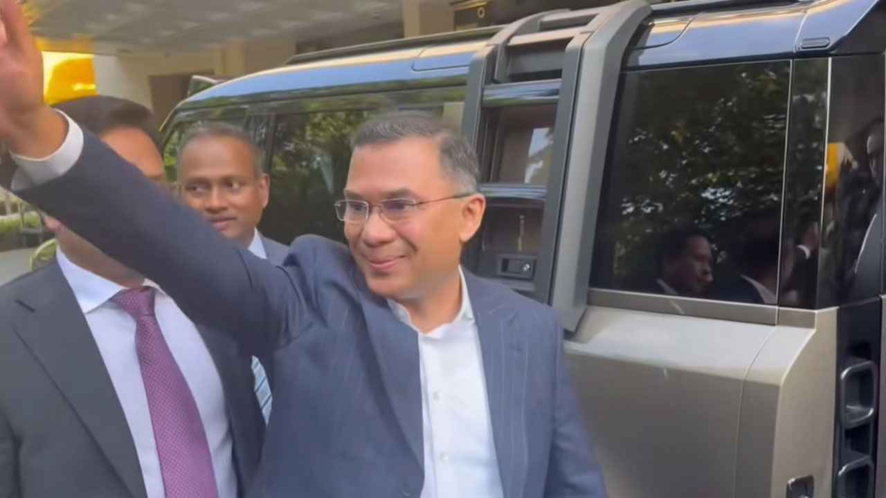 বৈঠক শেষে হাসিমুখে বের হয়ে হোটেল ছাড়লেন তারেক রহমান