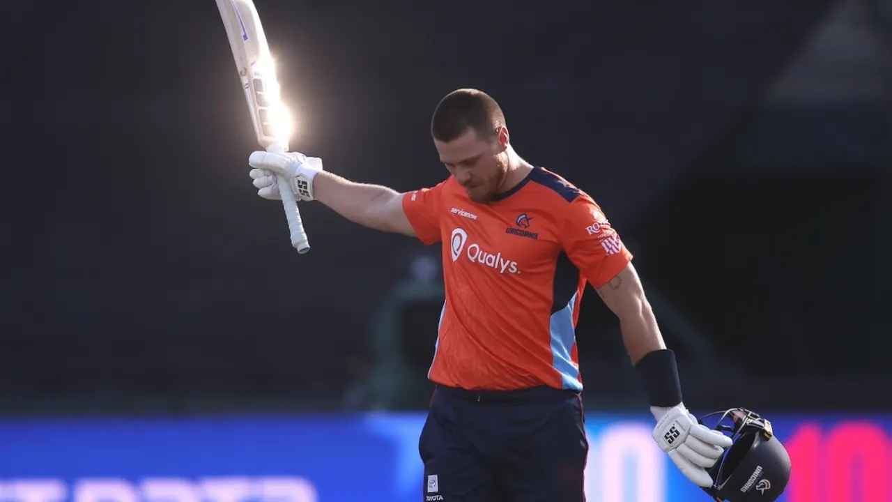 ৫১ বলে ১৯ ছক্কায় ১৫১ রান করে কিউই ব্যাটারের ইতিহাস