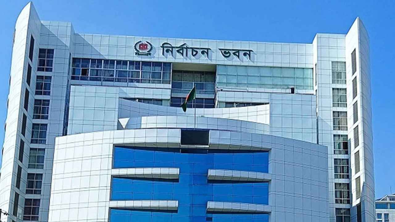 নতুন ভোটারের তথ্য ‘আপলোডিং’ সমস্যার সমাধান মাঠেই করার নির্দেশ ইসির