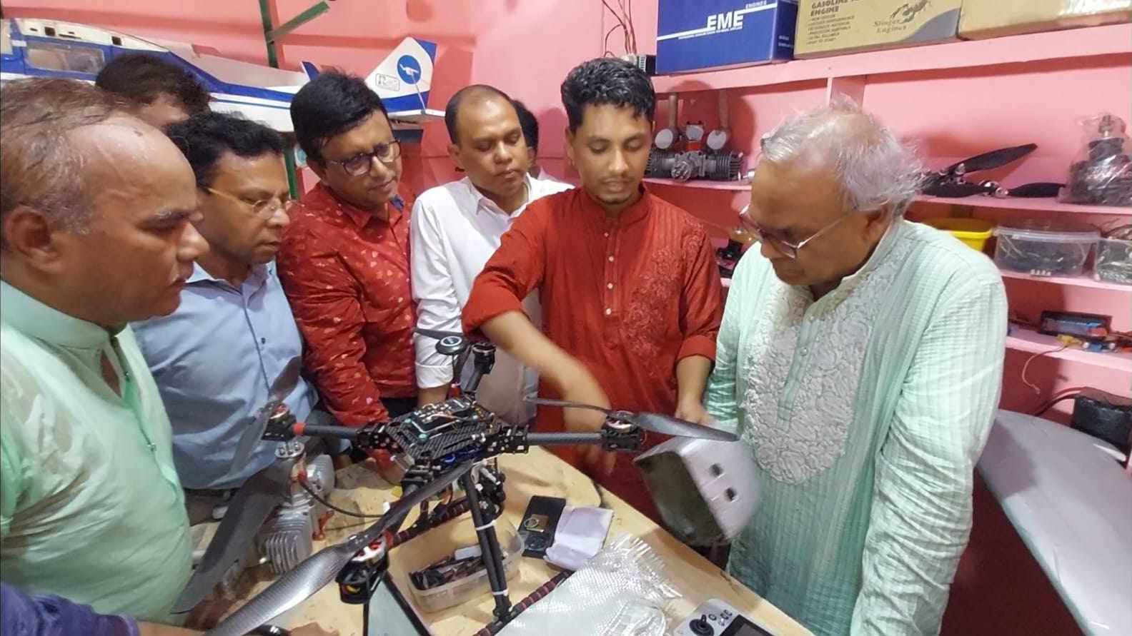 চট্টগ্রামের সেই ড্রোন নির্মাতার পাশে দাঁড়ালেন তারেক রহমান