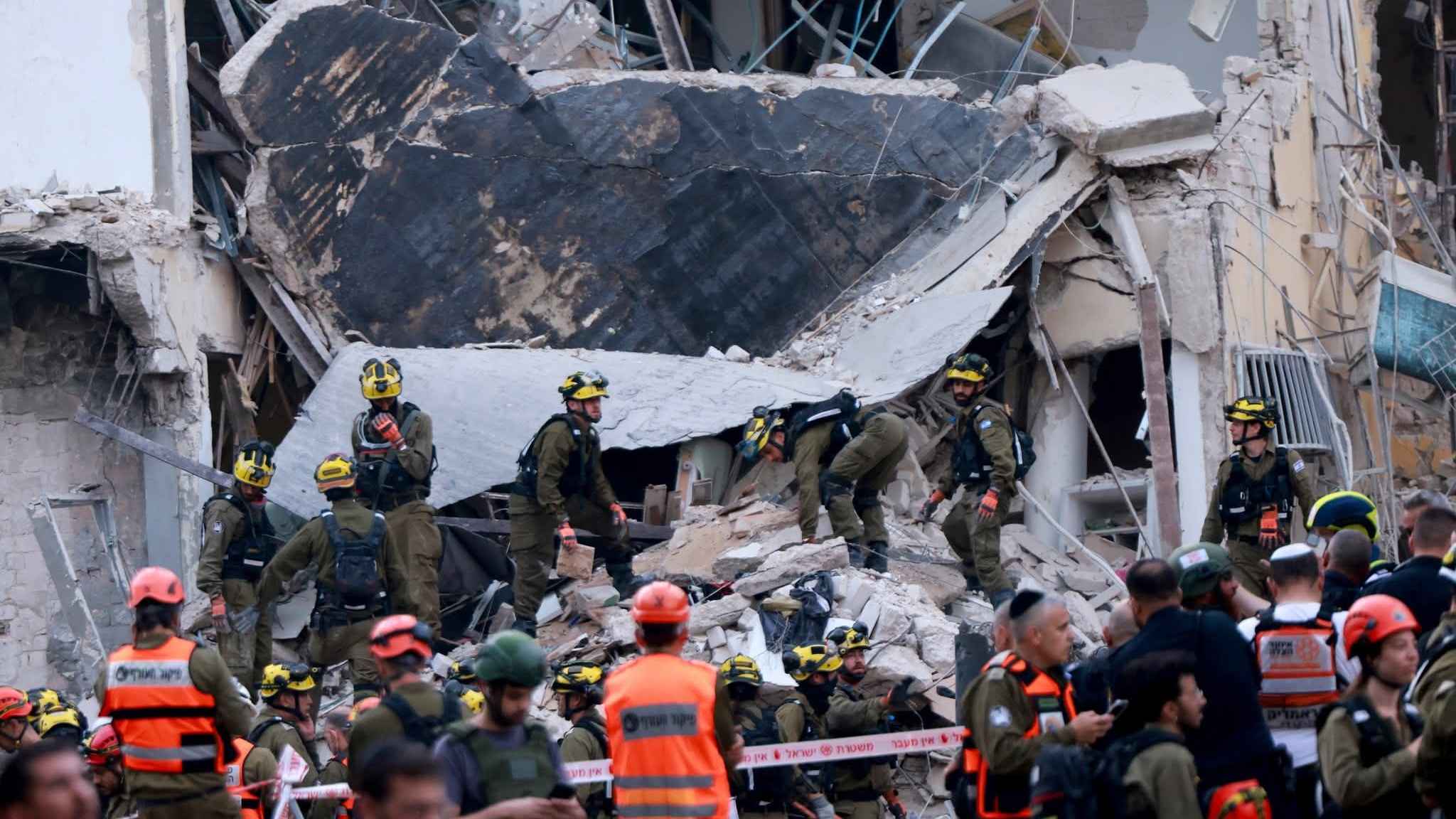 ইরানের হামলায় ক্ষতিগ্রস্ত হওয়ার পর তেল আবিবে মার্কিন দূতাবাস বন্ধ