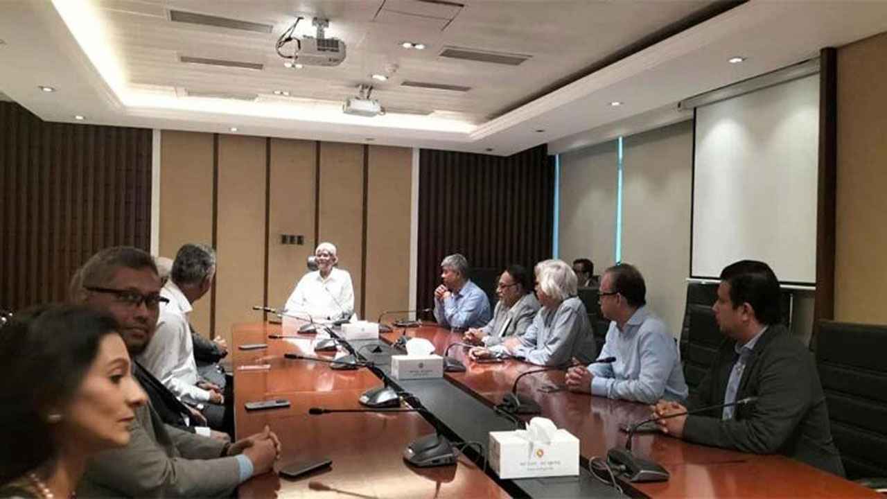 এনবিআরের অচলায়তন নিরসনে অর্থ উপদেষ্টার সঙ্গে বৈঠকে ব্যবসায়ী নেতারা