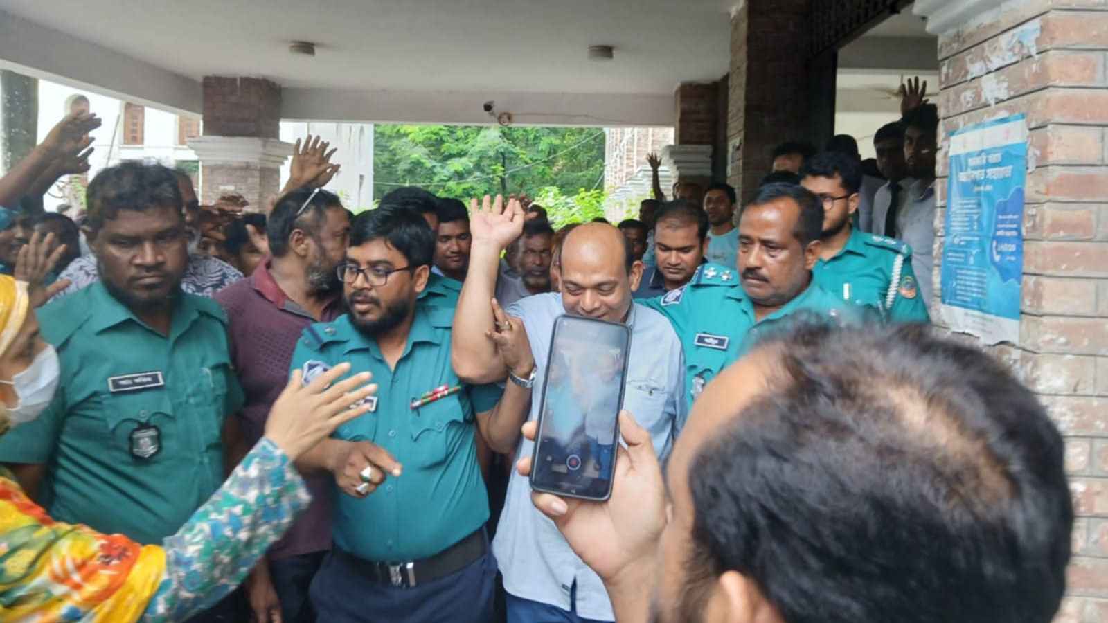 তারাগঞ্জের সাবেক উপজেলা চেয়ারম্যান হত্যা মামলায় কারাগারে