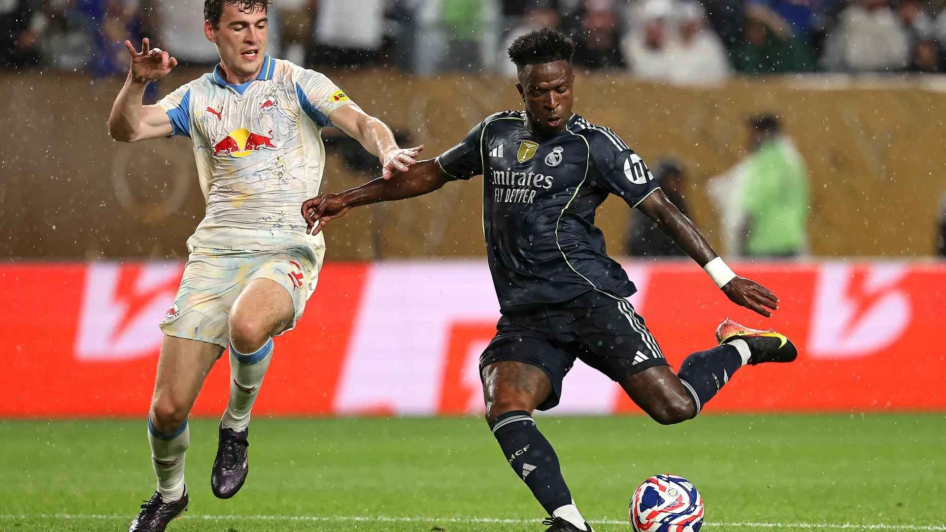 ভিনিসিউসের নৈপুণ্যে ক্লাব বিশ্বকাপের শেষ ষোলোয় রিয়াল মাদ্রিদ