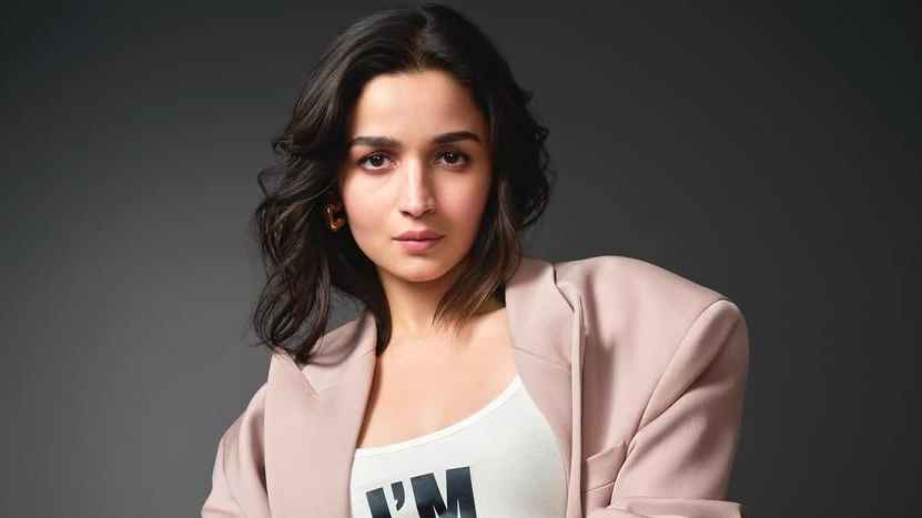 হঠাৎ হাসপাতালে আলিয়া, দ্বিতীয় সন্তানের মা হচ্ছে অভিনেত্রী!