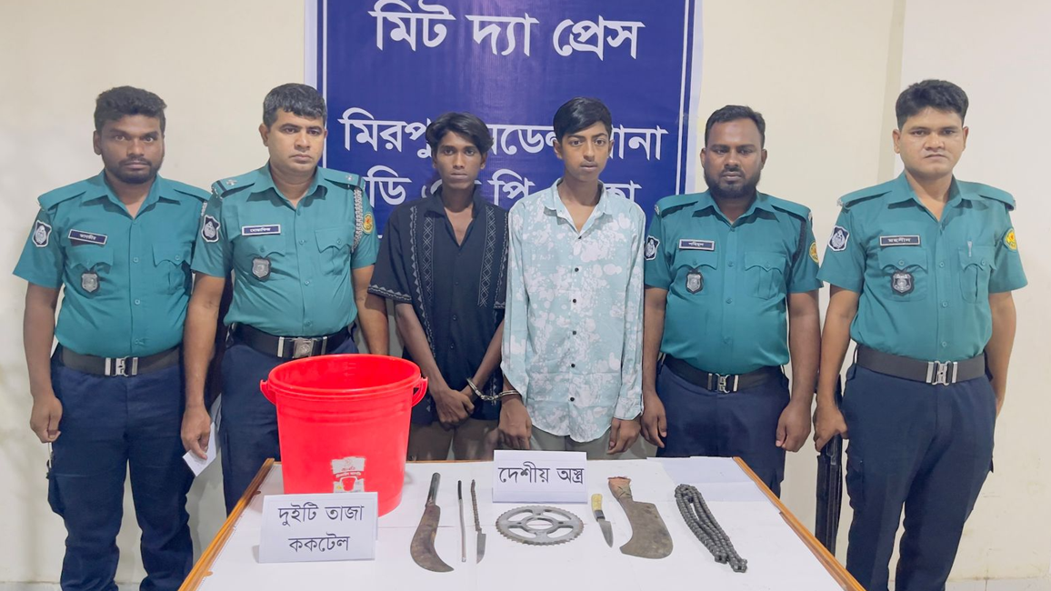 বিস্ফোরক ও দেশীয় অস্ত্রসহ ছাত্রলীগের ৪ কর্মী গ্রেফতার