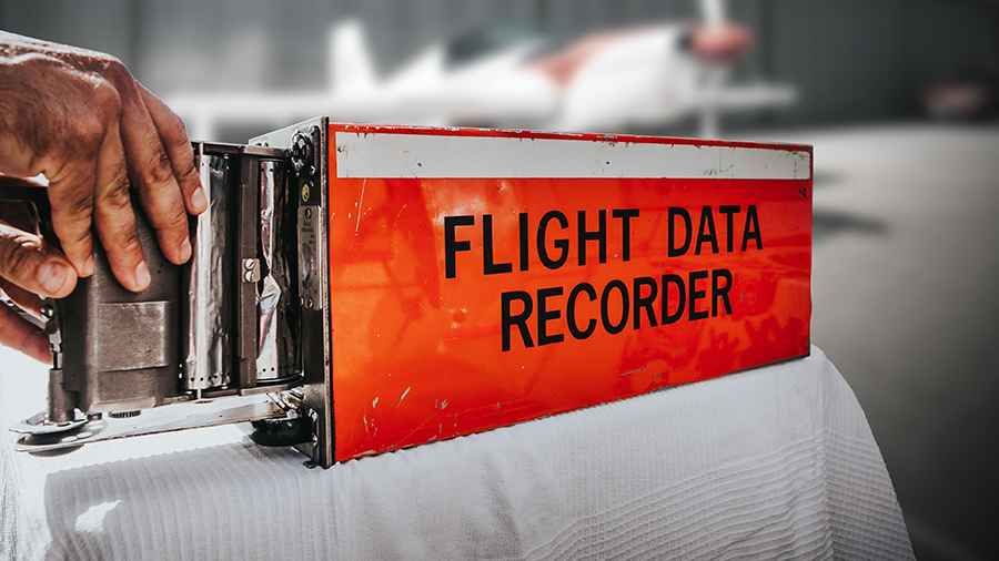 ব্ল্যাক বক্স: বিমান দুর্ঘটনার আসল কারণ জানা যায় ছোট্ট এই যন্ত্রে