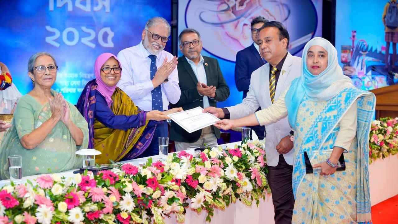 তামাক নিয়ন্ত্রণে জাতীয় সম্মাননা পেল রাজবাড়ী জেলা টাস্কফোর্স