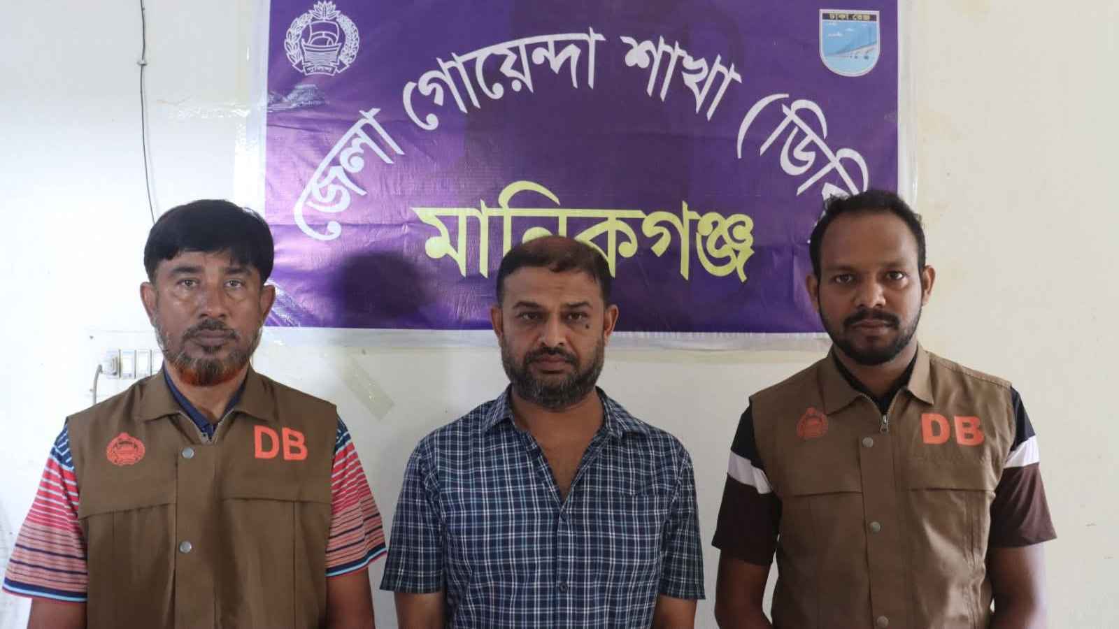 দোকানদারকে দাড়ি ধরে টানা হেঁচড়ার ঘটনায় আসামি গ্রেফতার