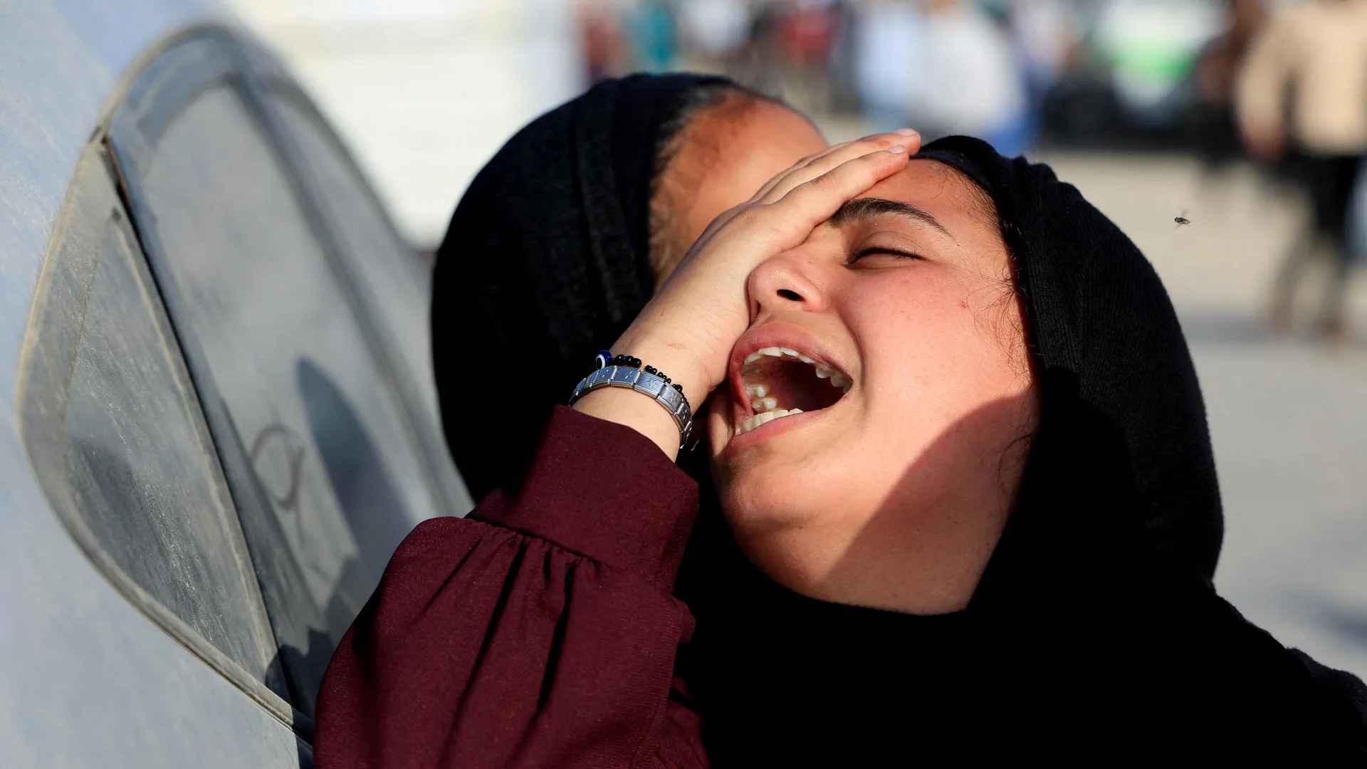 ইসরায়েলি হামলায় গাজার ডায়ালাইসিস সেন্টার ধ্বংস