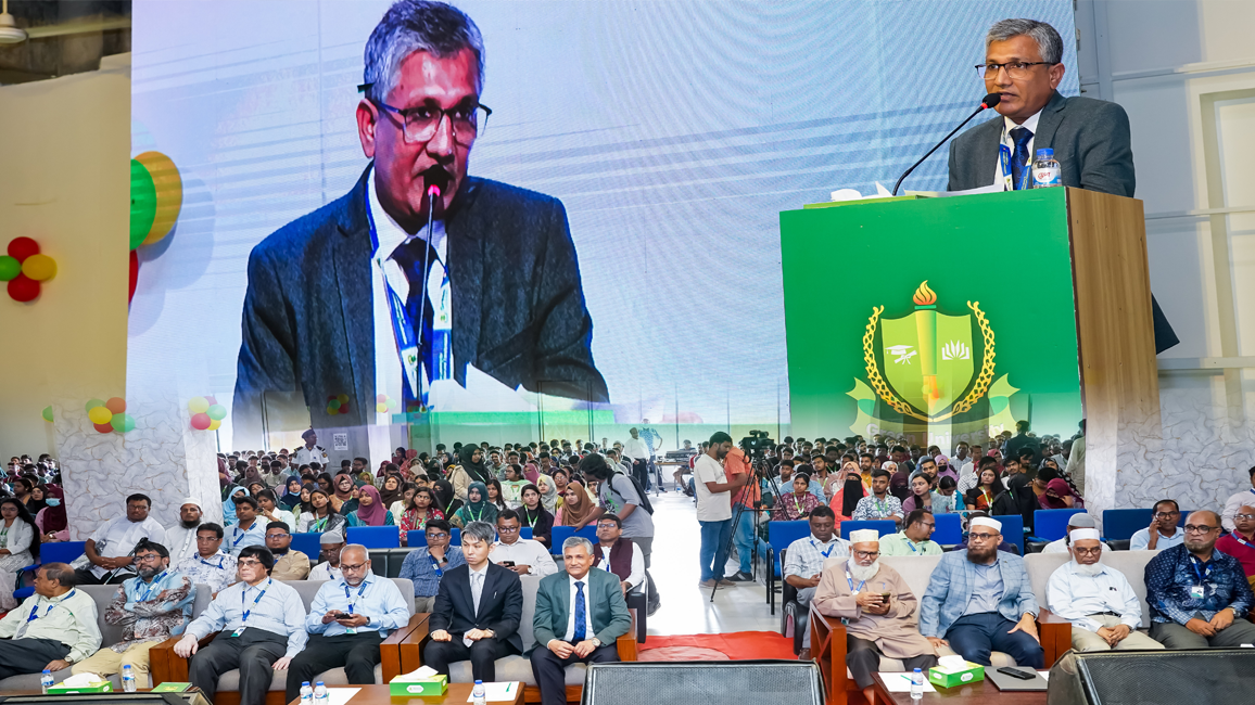 নবীন শিক্ষার্থীদের বরণ করে নিল গ্রিন ইউনিভার্সিটি