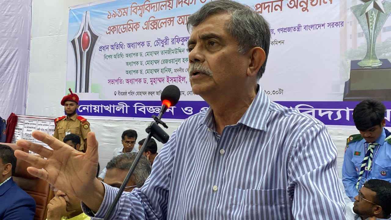 ‘রাজনীতিকে শিক্ষার সঙ্গে মেলাবেন না, প্রয়োজনে শিক্ষকতা ছাড়ুন’