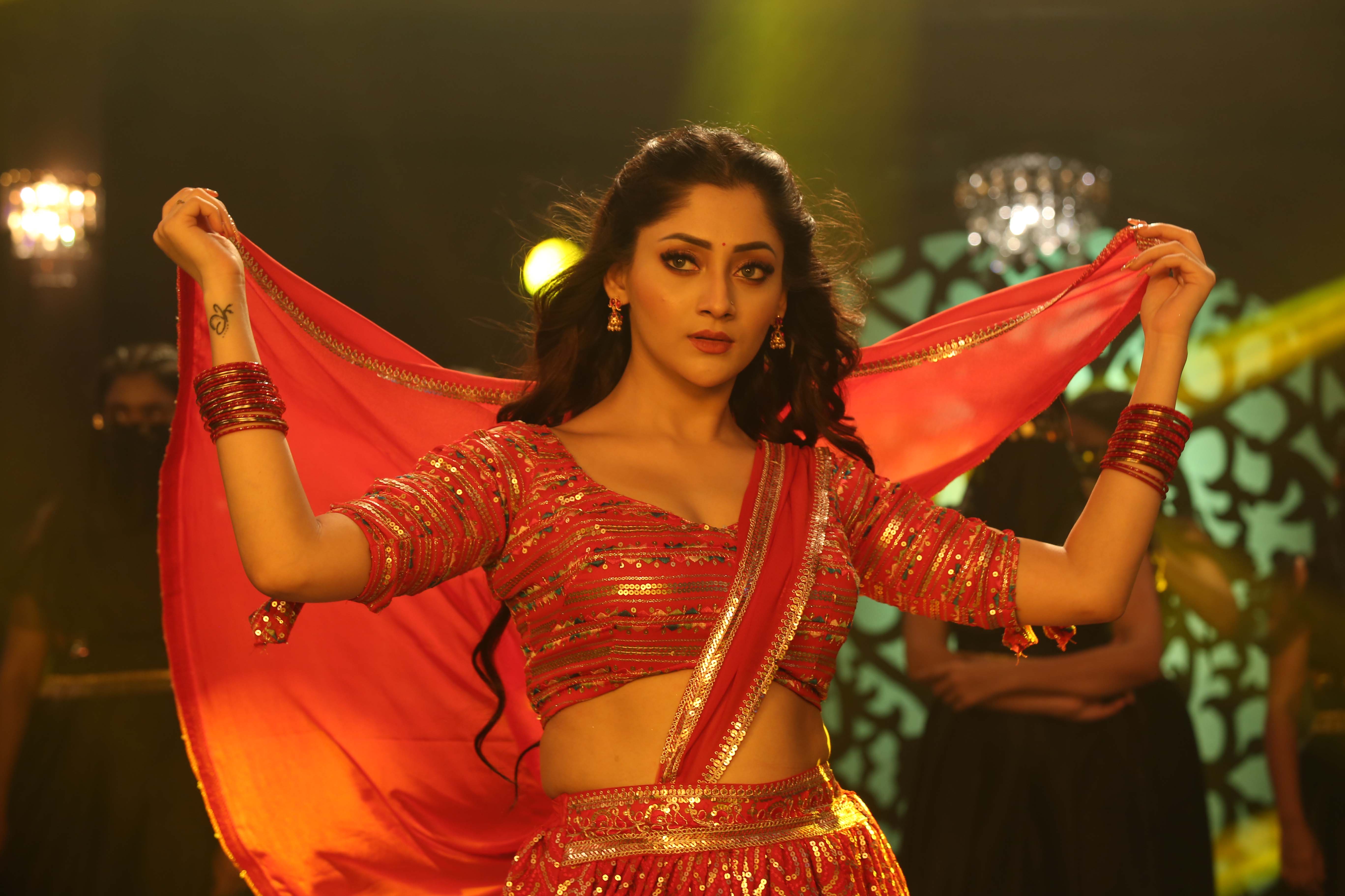 টগর‍‍`-এর গানে আদর-পূজার সঙ্গে চমক হয়ে ধরা দিলেন ইমরান-আতিয়া