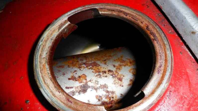 মোটরসাইকেলের ফুয়েল ট্যাংকে মরিচা ধরে কেন?