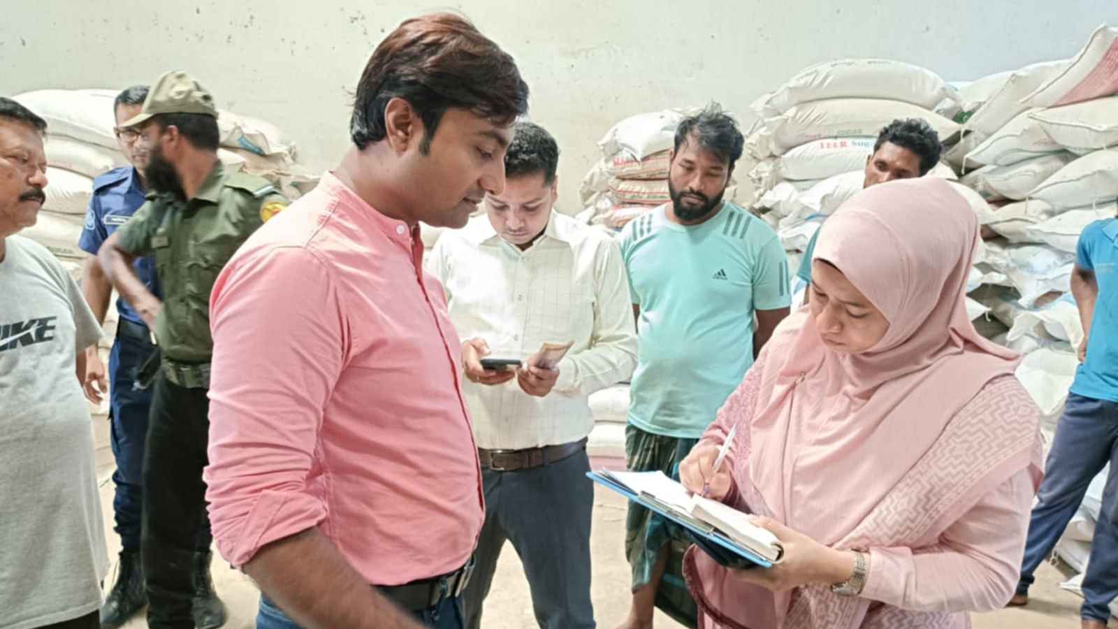 প্লাস্টিকের বস্তায় চাল বাজারজাত, জরিমানা