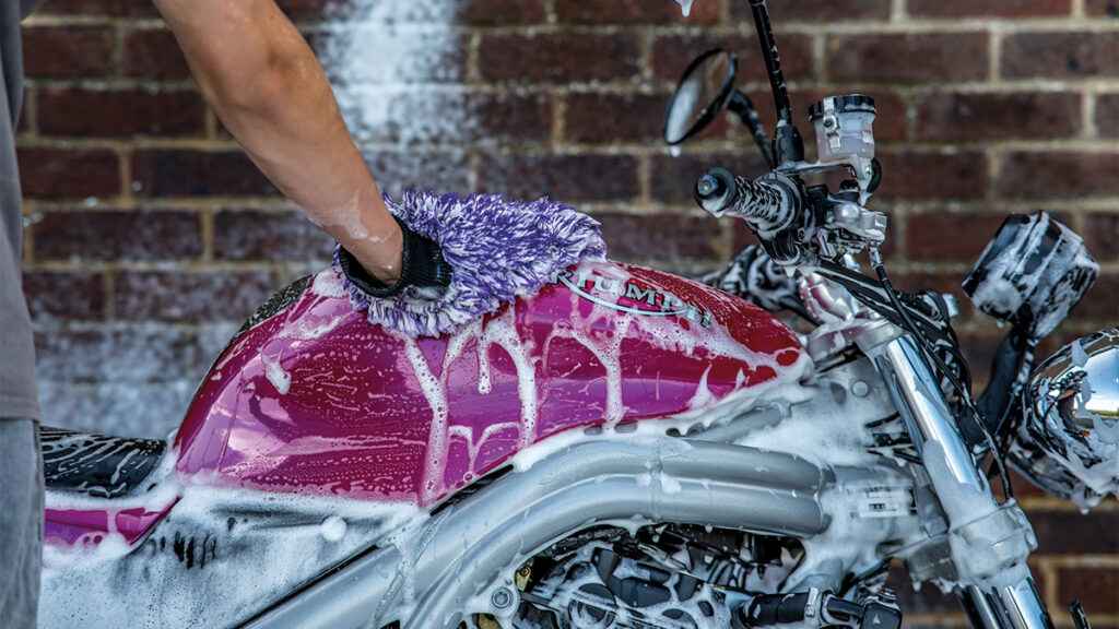 মোটরসাইকেল পরিষ্কার করার সঠিক উপায় ও টিপস