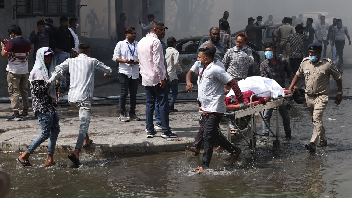 ভারতে যাত্রীবাহী বিমান বিধ্বস্ত, শতাধিক মরদেহ উদ্ধার