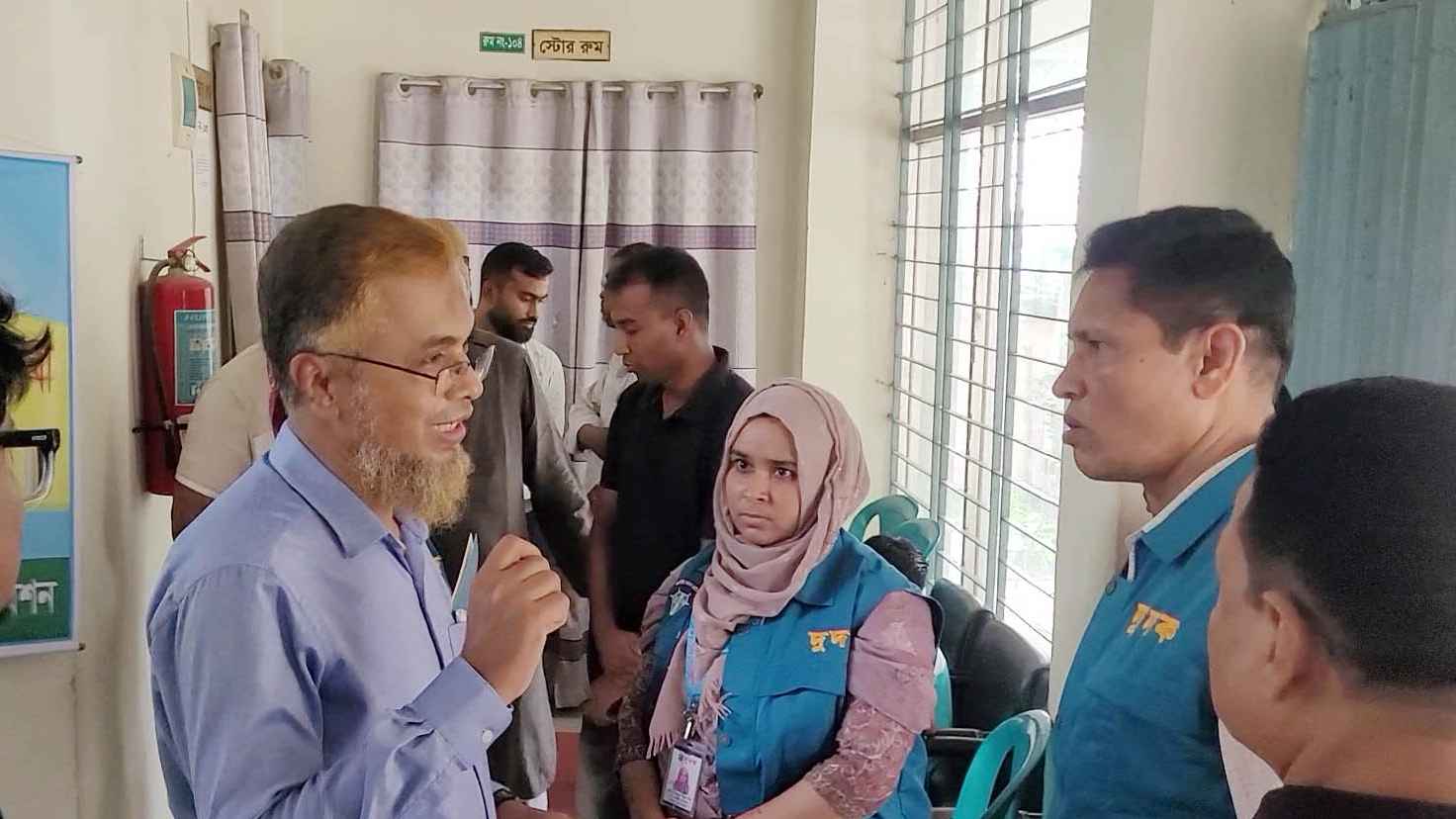 নওগাঁয় ছদ্মবেশে নির্বাচন কার্যালয়ে দুদক, মিলেছে টাকা লেনদেনের প্রমাণ