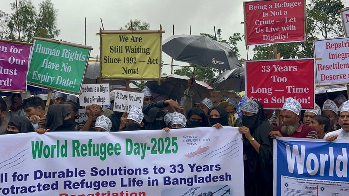 মিয়ানমারে ফিরতে ক্যাম্পে রোহিঙ্গাদের সমাবেশ