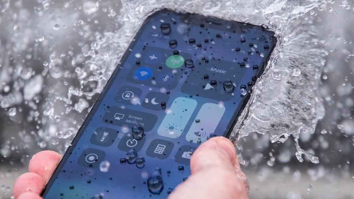 smartphone use during rain