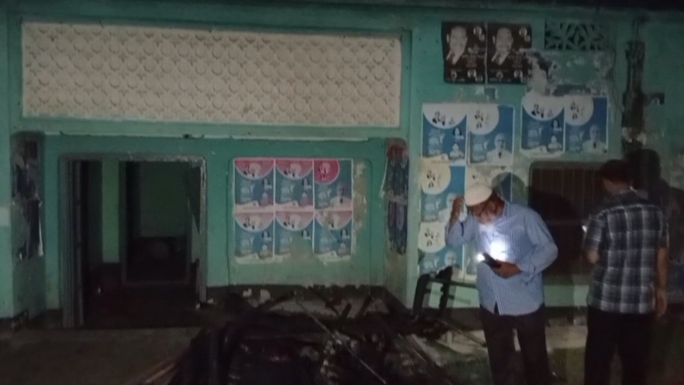 লালমনিরহাটে জাতীয় পার্টির কার্যালয়ে ভাঙচুর-অগ্নিসংযোগ