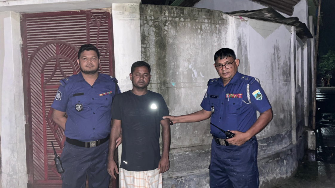 যৌথবাহিনীর অভিযানে সিরাজগঞ্জের শীর্ষ মাদক কারবারি গ্রেফতার