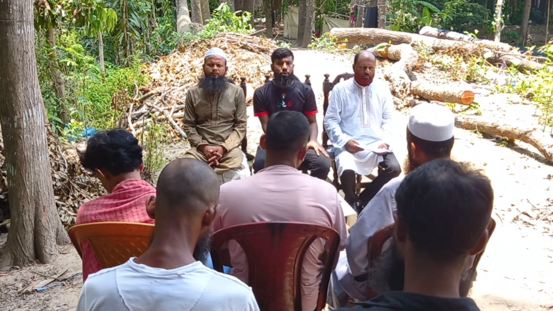 থানায় ভেতর সালিশিতে আওয়ামী লীগ নেতার নেতৃত্বে মারধর
