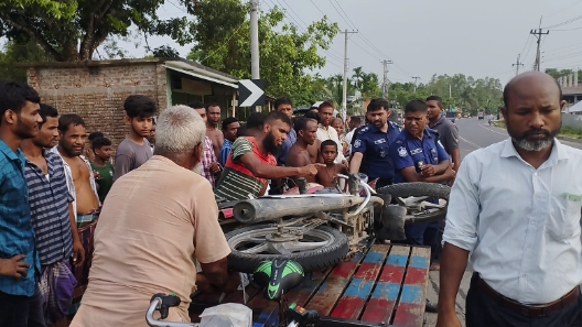 নীলফামারীতে মোটরসাইকেল-ভ্যান সংঘর্ষে প্রাণ গেল যুবকের