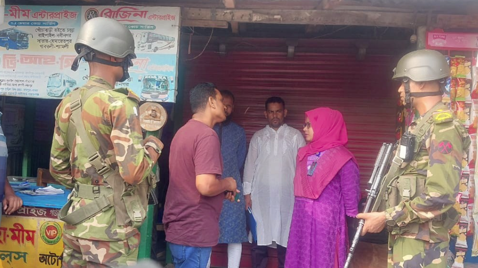 ঠাকুরগাঁওয়ে অতিরিক্ত ভাড়া আদায় বন্ধে সেনাবাহিনীর অভিযান