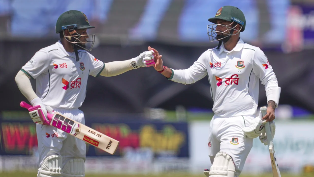 বাংলাদেশ চারশ পেরোনোর পর বৃষ্টিতে বন্ধ খেলা