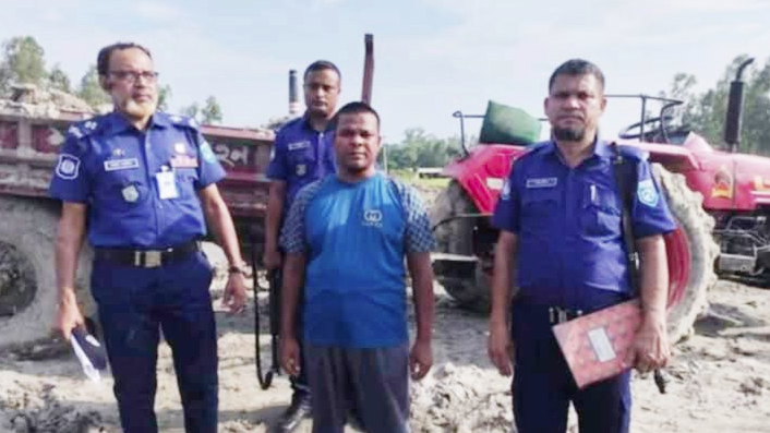 গাইবান্ধায় বালু উত্তোলনের সরঞ্জাম জব্দসহ ব্যবসায়ী গ্রেফতার