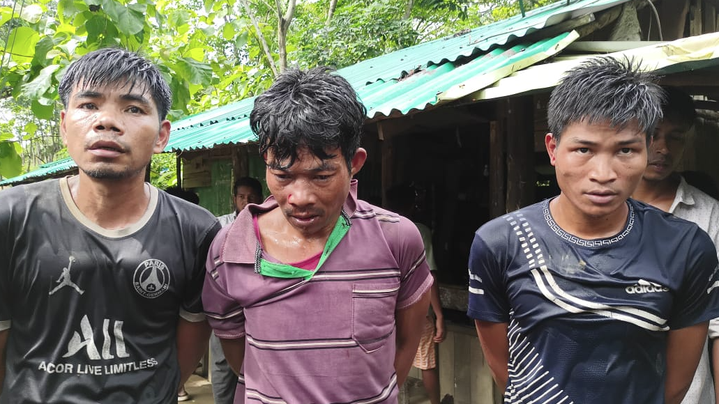 বান্দরবানে অপহরণ ও মুক্তিপণ দাবির অভিযোগে ৩ সন্ত্রাসী আটক