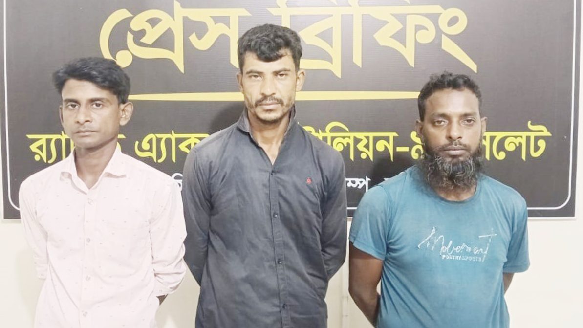 ৩০ কেজি গাঁজাসহ ৩ জন গ্রেফতার