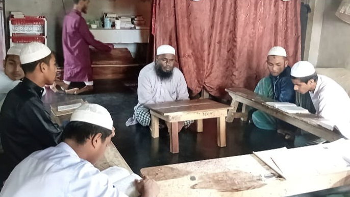 দৃষ্টিহীন মশিউর ছড়াচ্ছেন কুরআনের আলো