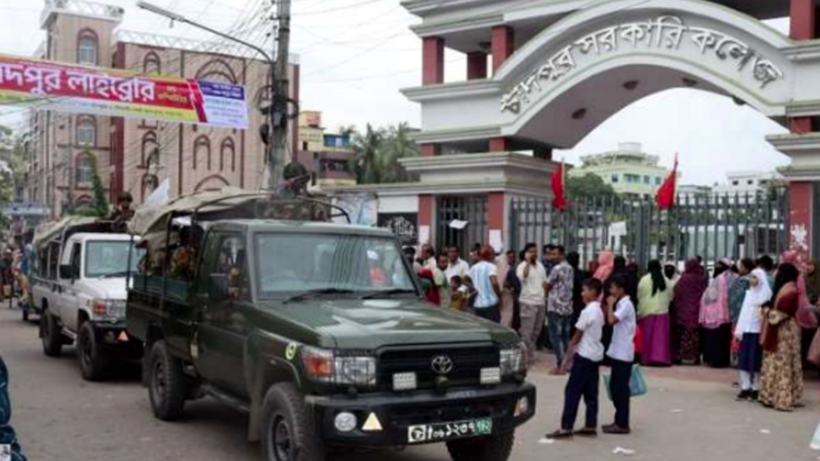 চাঁদপুরে এইচএসসি পরীক্ষার্থীদের নিরাপত্তায় যৌথবাহিনী