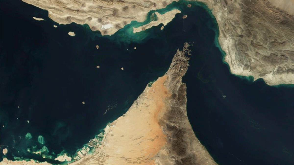 হরমুজ প্রণালী বন্ধ করে দিচ্ছে ইরান