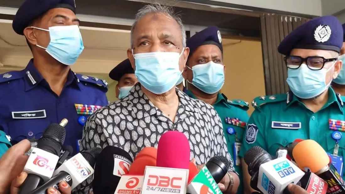 পুলিশের কাছে মারণাস্ত্র থাকবে না: স্বরাষ্ট্র উপদেষ্টা