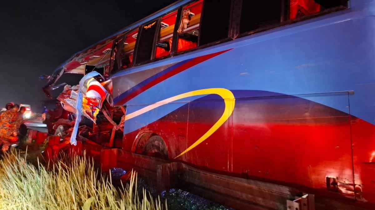 আমতলীতে বাস-অটোরিকশা মুখোমুখি সংঘর্ষে নিহত ৩