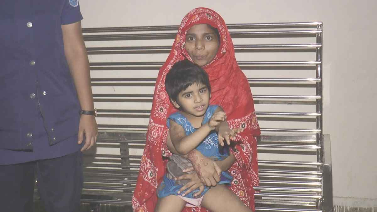 বাবার পরিচয়ের আশায় আদালতপাড়ায় সাড়ে তিন বছরের আফিয়া