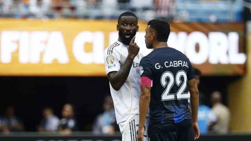 বর্ণবাদ কেলেঙ্কারিতে আর্জেন্টাইন ডিফেন্ডার, তদন্তে ফিফা