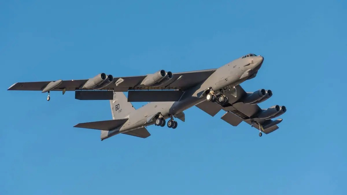 b52