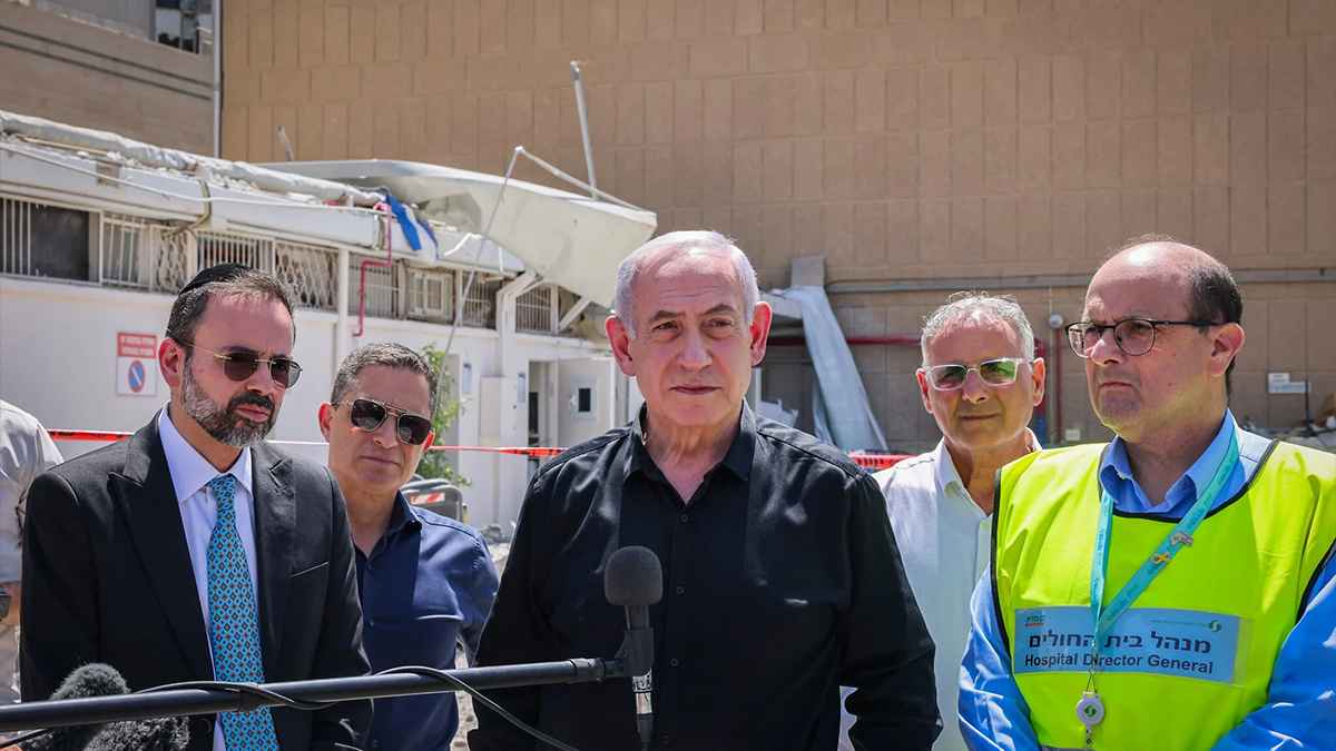 পেরে উঠছে না ইসরায়েল, ইরানকে যুদ্ধ বন্ধের বার্তা!