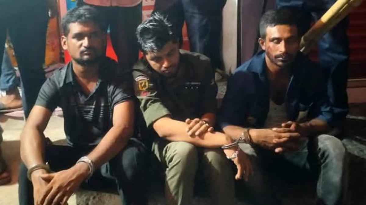 কুমিল্লায় বিদেশি পিস্তল ও গুলিসহ ৩ যুবক আটক